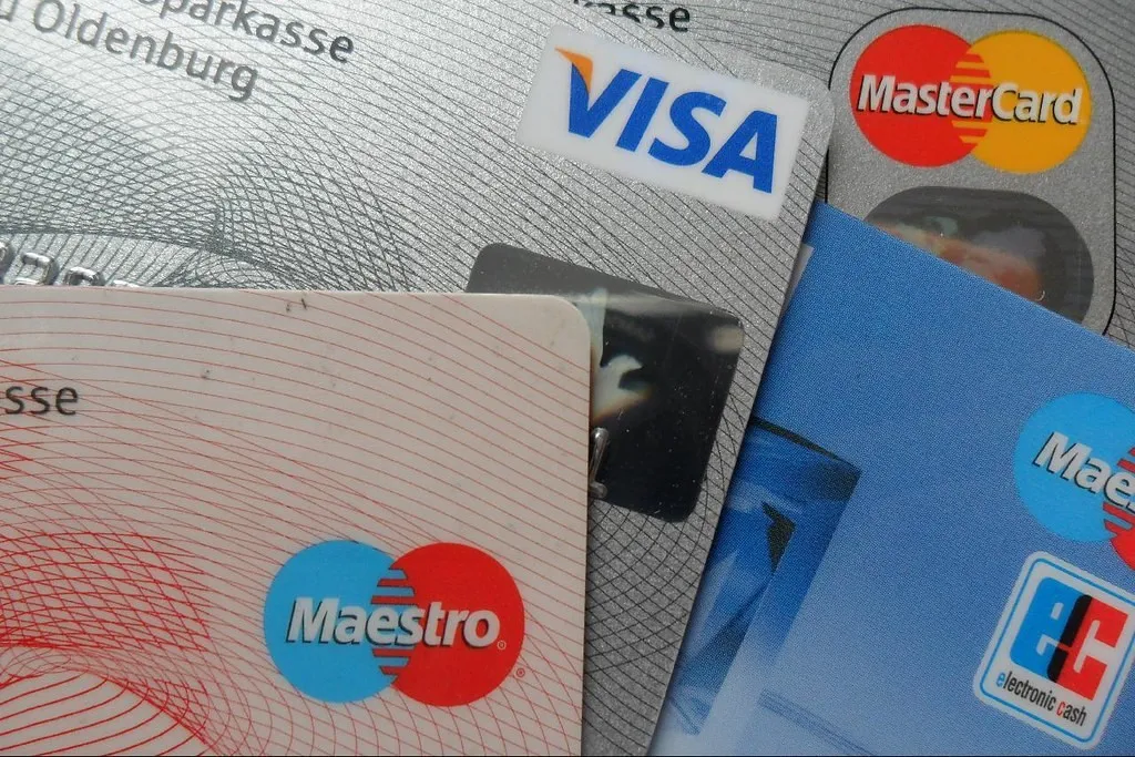 visa-mastercard-maestro-credit-cards